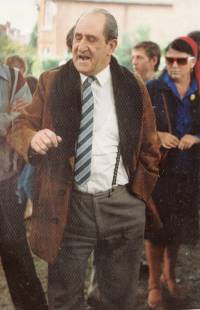 Henry Ridley singing at Horsemonden horse fair in 1987.  Photo by David Stacey